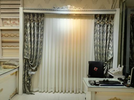 عکس گالری پرده و کاغذ دیواری هستی