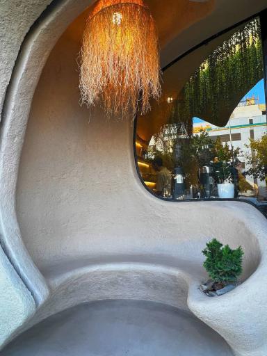 عکس کافه غار گوریلا