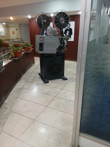 عکس سینما آزادی