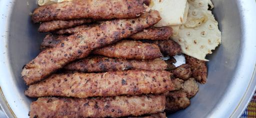 عکس غذای بیرون بر چرب و چیلی