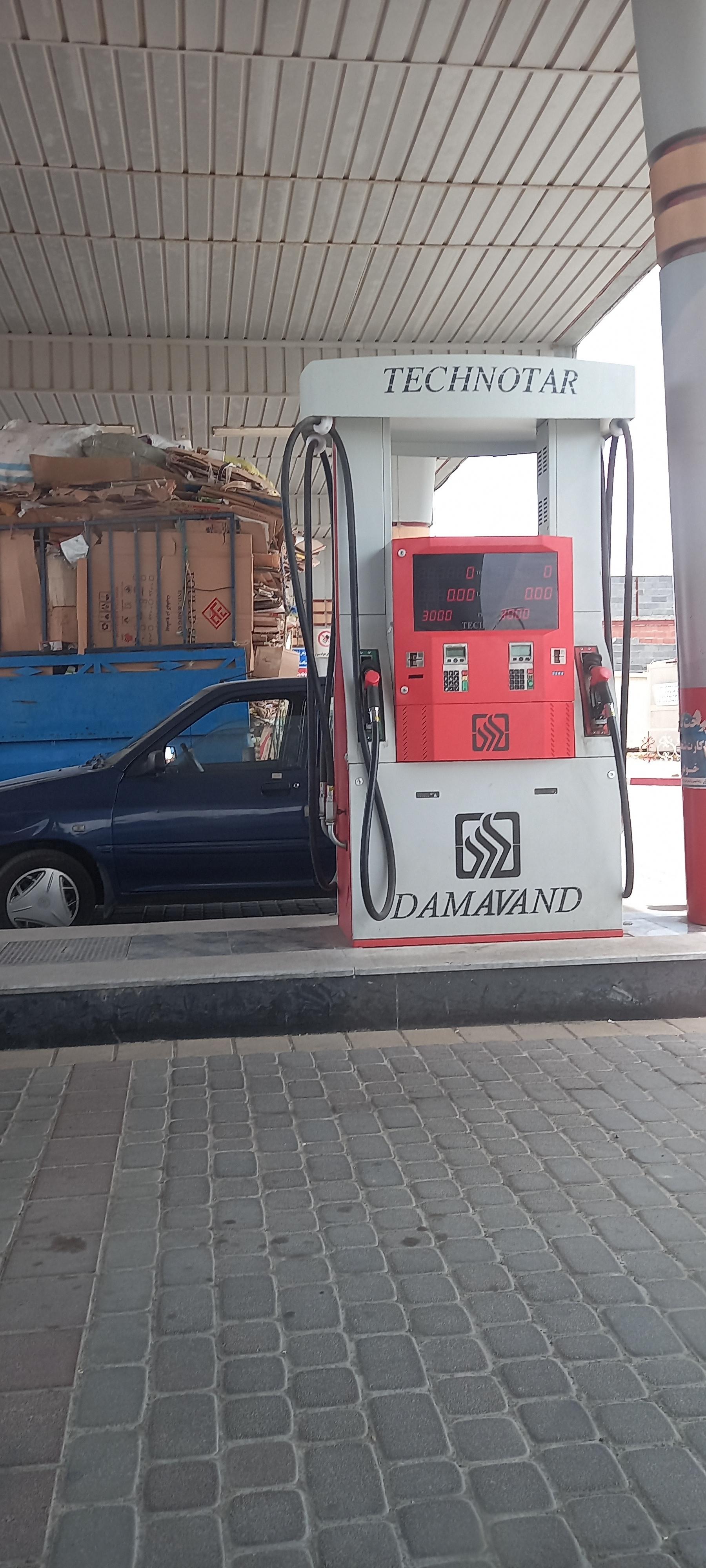 عکس جایگاه سوخت (CNG و بنزین)