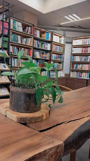 عکس پاتوق کتاب قم شعبه پردیسان