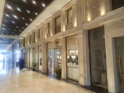 عکس مجتمع تجاری آوان