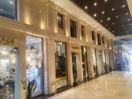 عکس مجتمع تجاری آوان