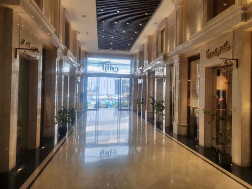 عکس مجتمع تجاری آوان