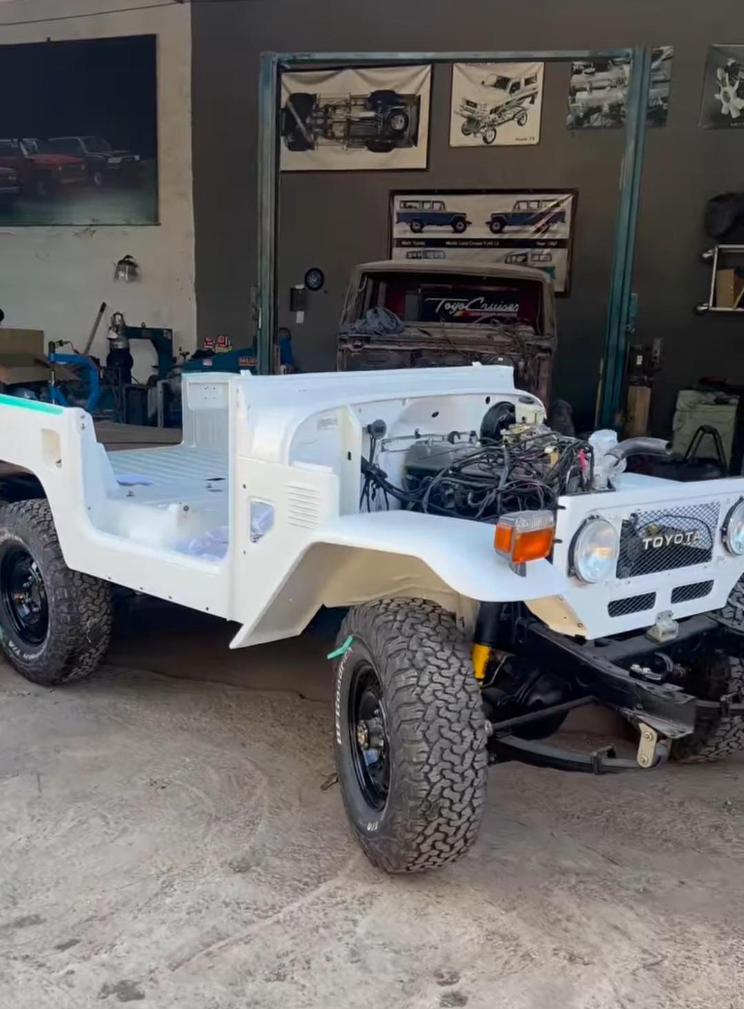 عکس مرکز بازسازی خودروهای آفرود و کلاسیک