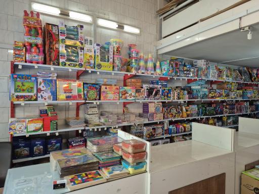 عکس فروشگاه آوانگارد