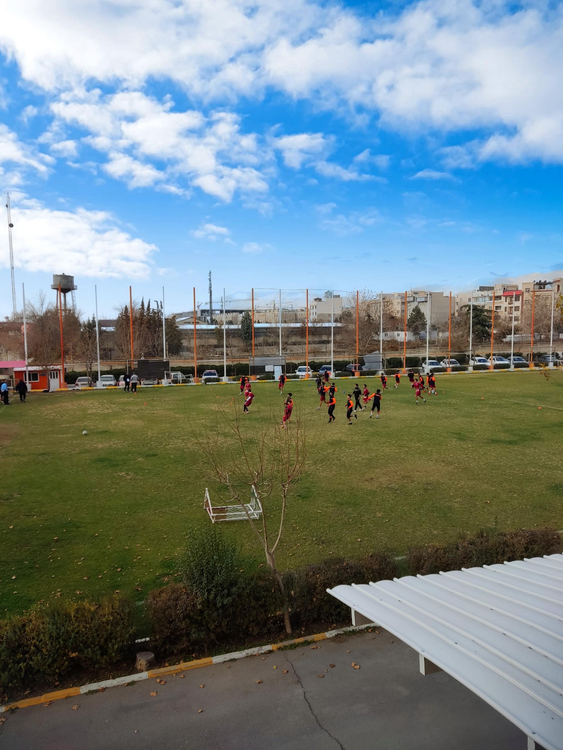 عکس زمین چمن کوچک باشگاه سایپا