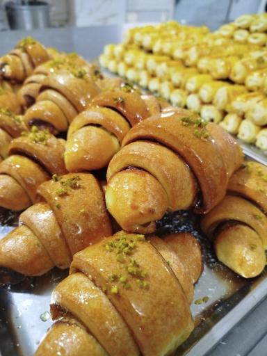 عکس شیرینی سرای ماه بانو