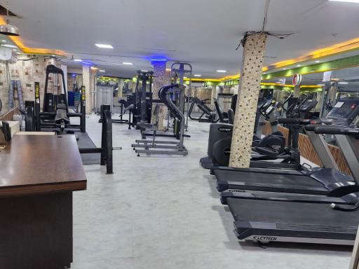 عکس باشگاه بدن سازی برزین