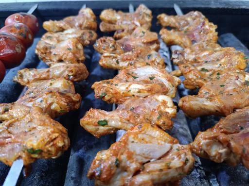 عکس رستوران و غذای بیرون بر عمو مختار