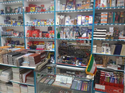 عکس لوازم هنری و تحریر میرعماد