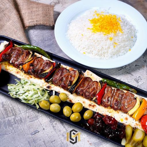 عکس باغ رستوران مجلل اکباتان