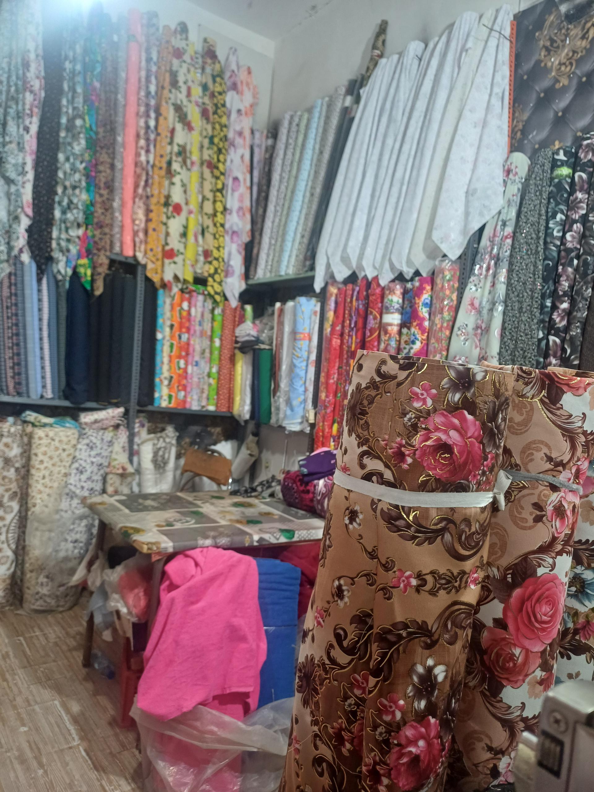 عکس پارچه فروشی حاتمی