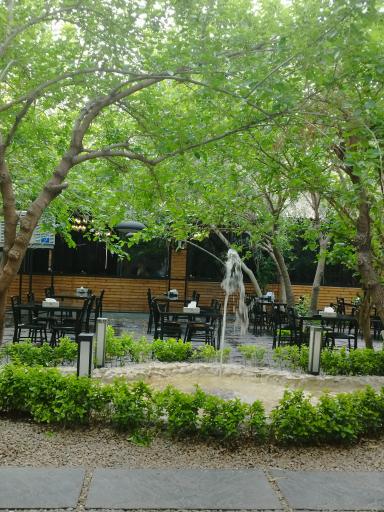 عکس باغ رستوران مجلل اکباتان