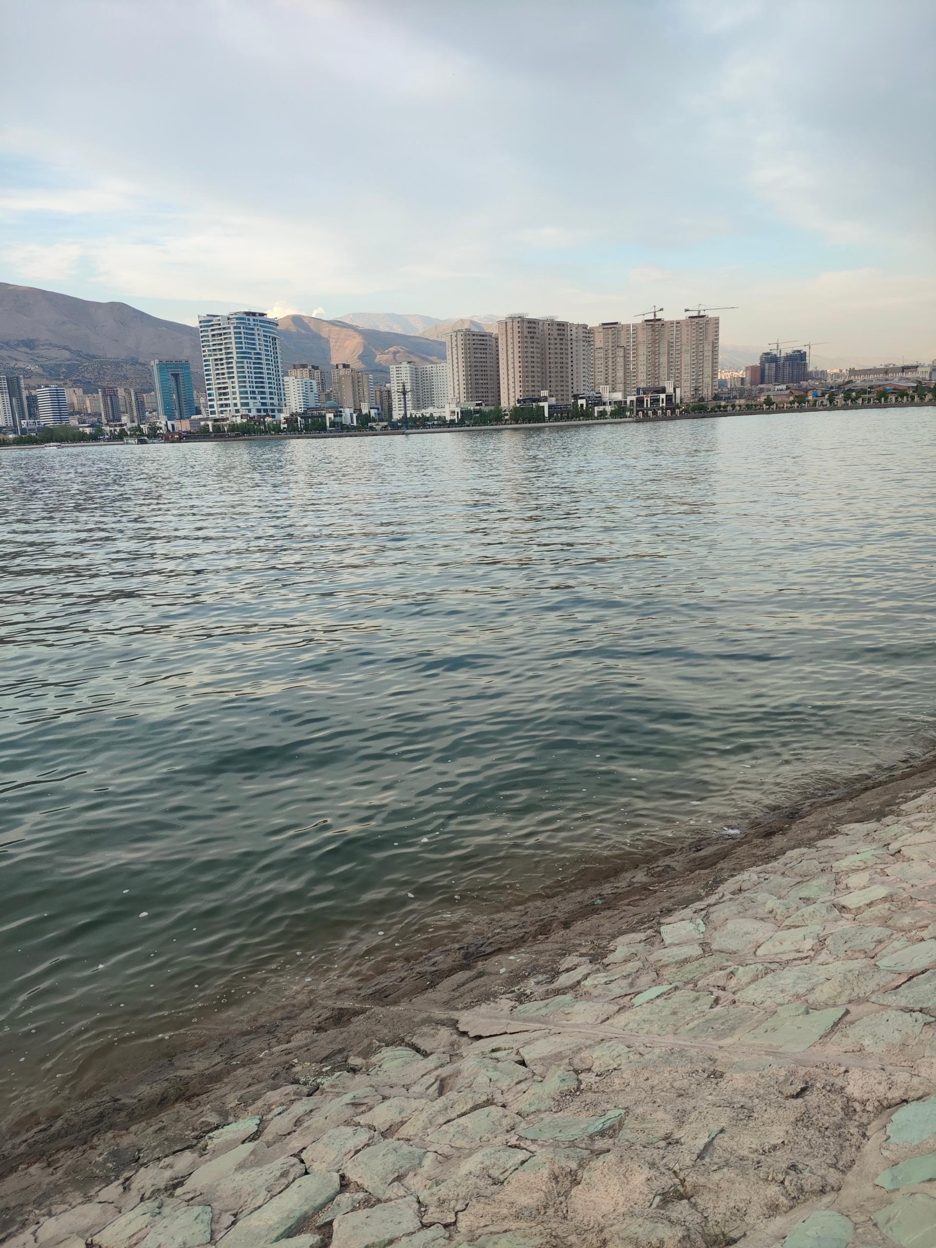 عکس گذر موج دریاچه چیتگر