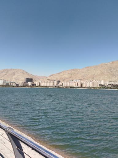 عکس گذر موج دریاچه چیتگر