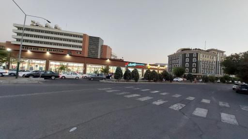 عکس فروشگاه زنجیره ای هایپر فامیلی