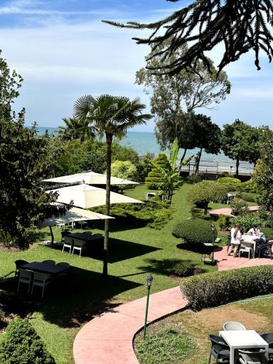 عکس هتل ساحلی دینا