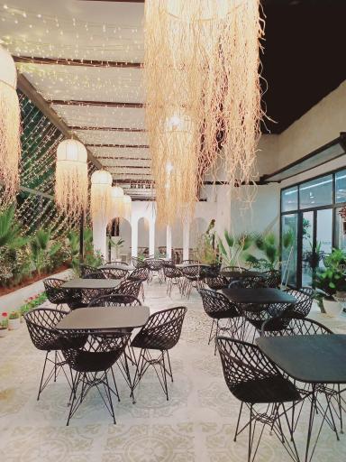 عکس کافه فست فود آگوست