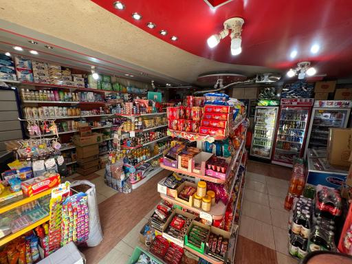 عکس سوپرمارکت قرمزآبی