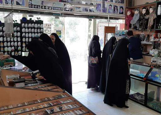 عکس کتابفروشی نشر شاهد