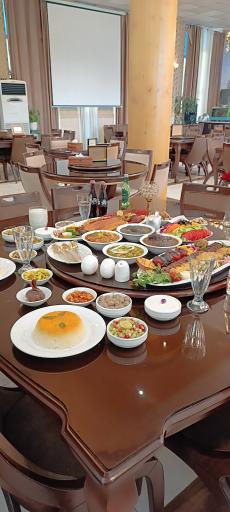 عکس کافه رستوران میزبان