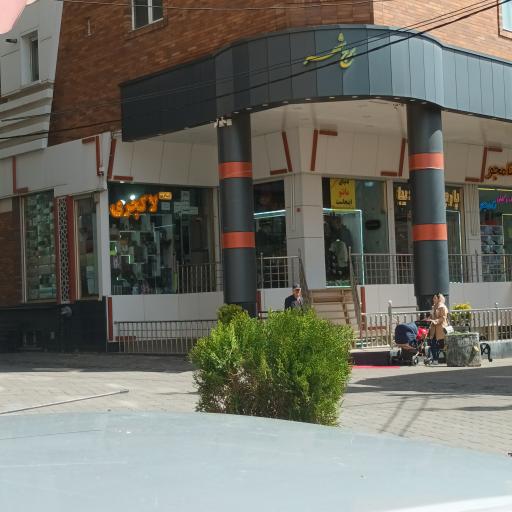 عکس لوازم آرایشی و شال روسری لاکچری