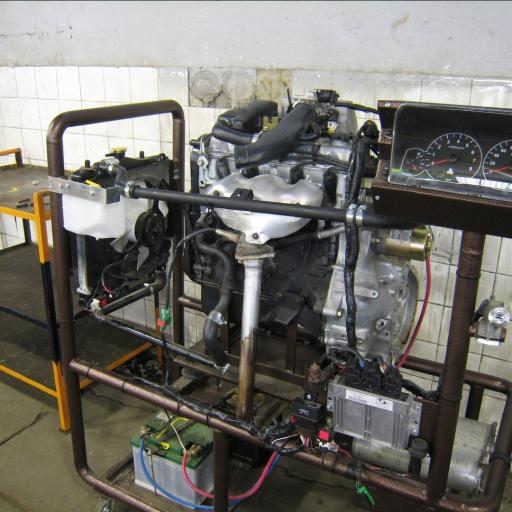 عکس کارگاه مکانیک خودرو 