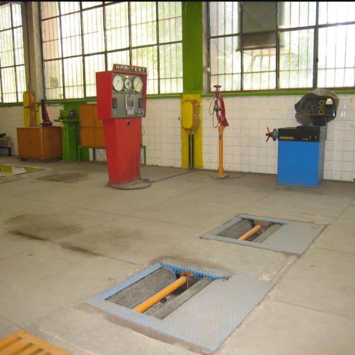 عکس کارگاه مکانیک خودرو 