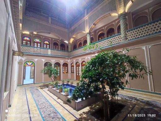 عکس هتل فاضلی یزد