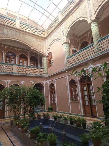عکس هتل فاضلی یزد