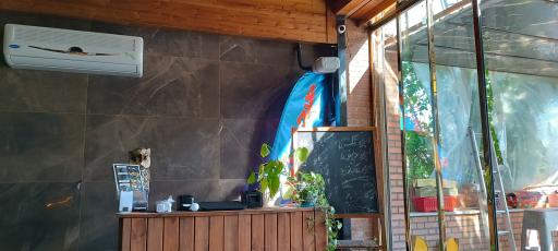 عکس کافه رستوران باس لند