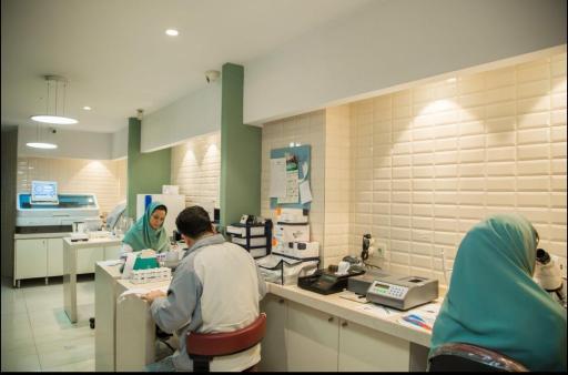 عکس آزمایشگاه اندیشه (دکتر آناهید)