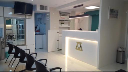 عکس آزمایشگاه اندیشه (دکتر آناهید)