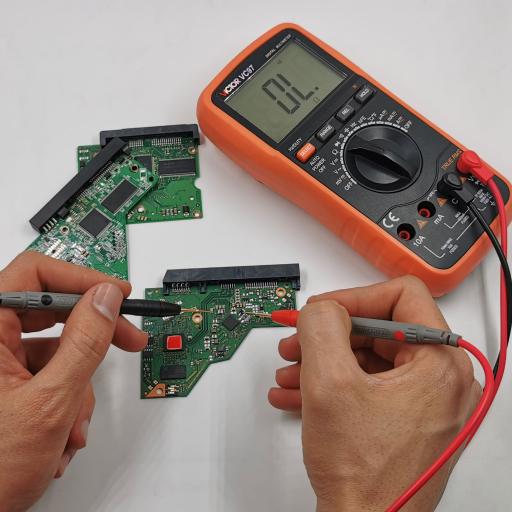 عکس مرکز تعمیر و ریکاوری هارد