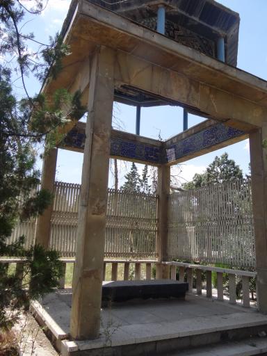 عکس آرامگاه صادق سرمد (شاعر بزرگ ملی ایران)