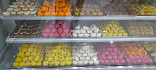 عکس شیرینی سرای چاکلیت نورانی