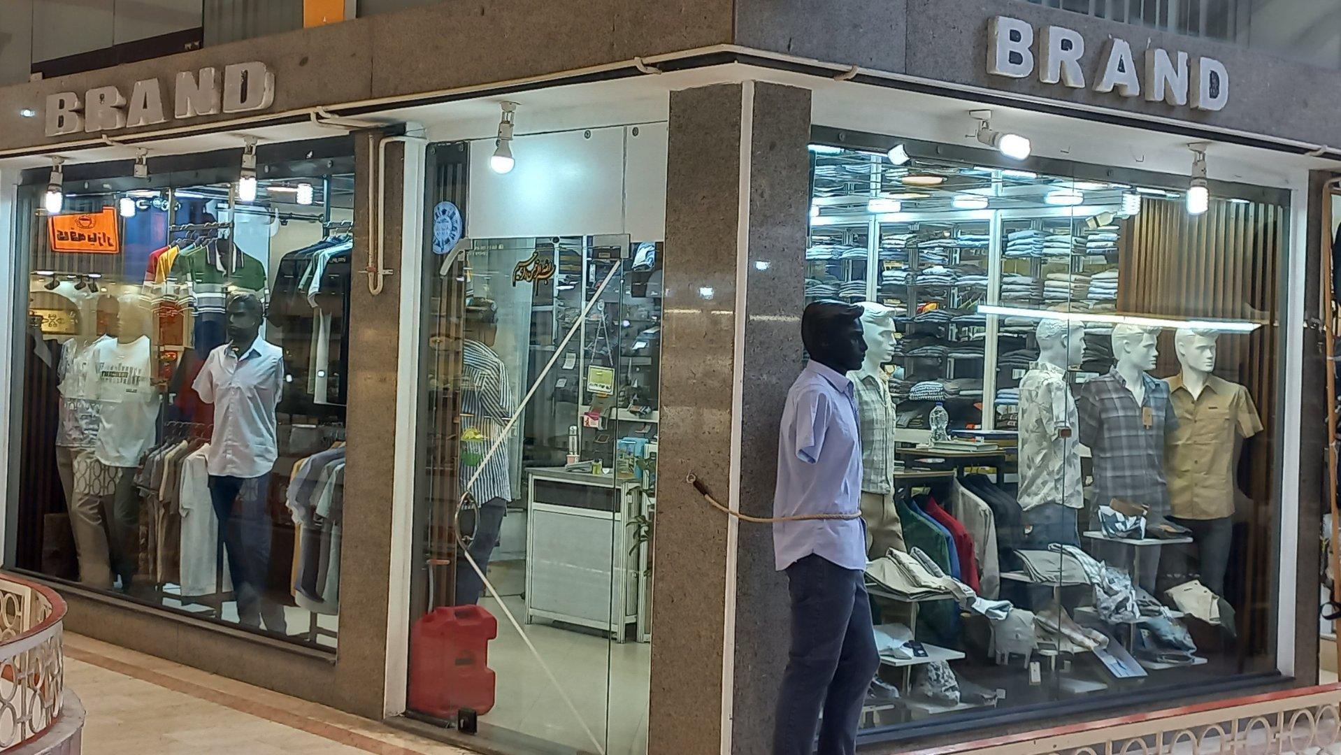 عکس فروشگاه پوشاک مردانه برند