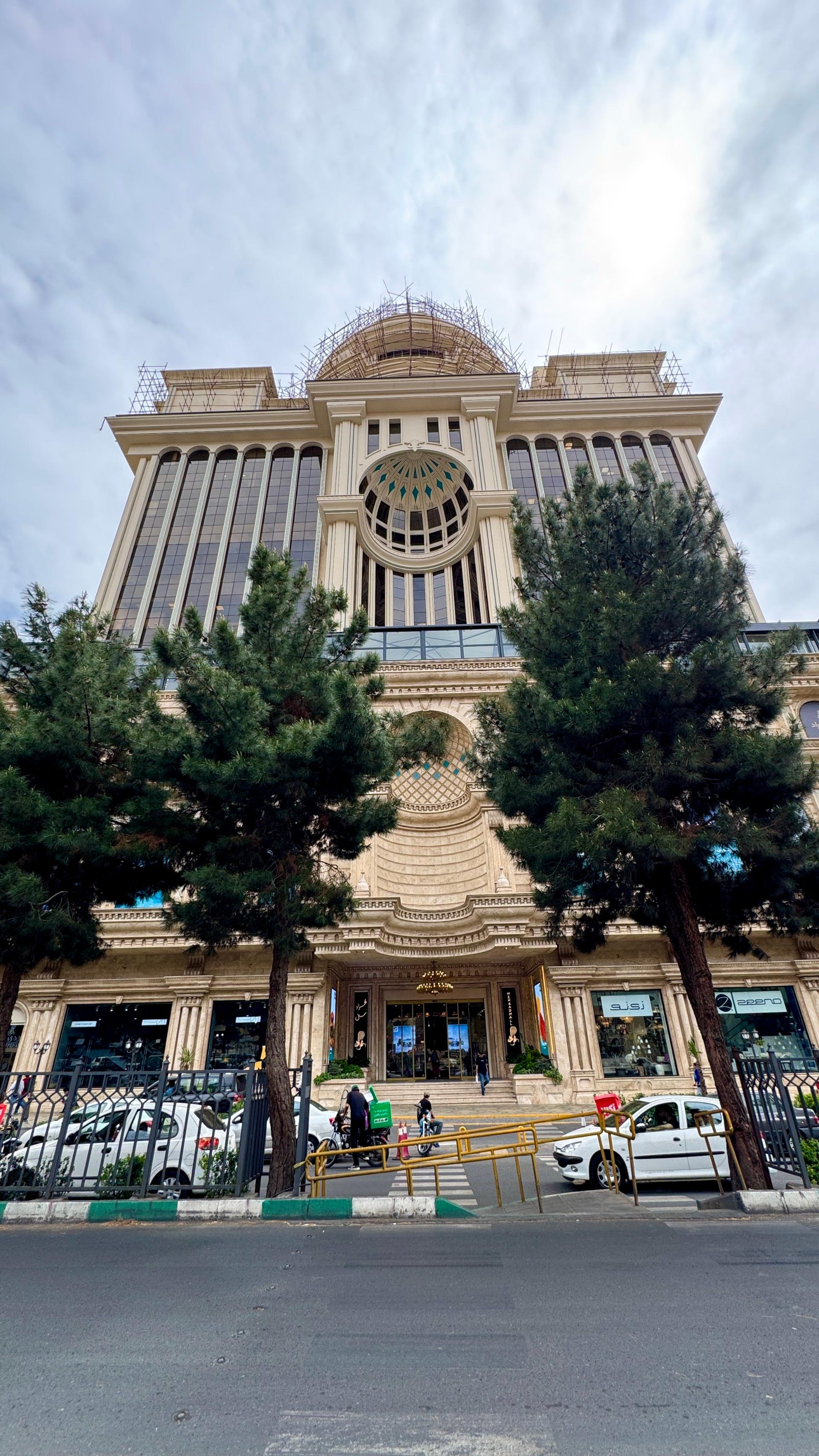 عکس همراه مکانیک شعبه مهراد مال