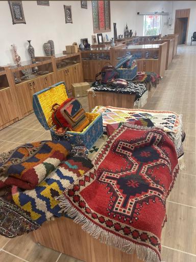 عکس آموزشگاه صنایع دستی یشم