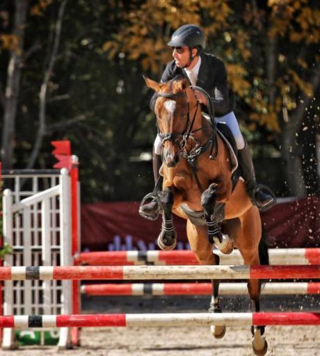 عکس باشگاه سوارکاری سیاه پوش