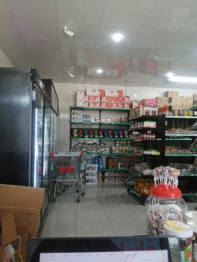 عکس هایپر حمایتی خانواده 