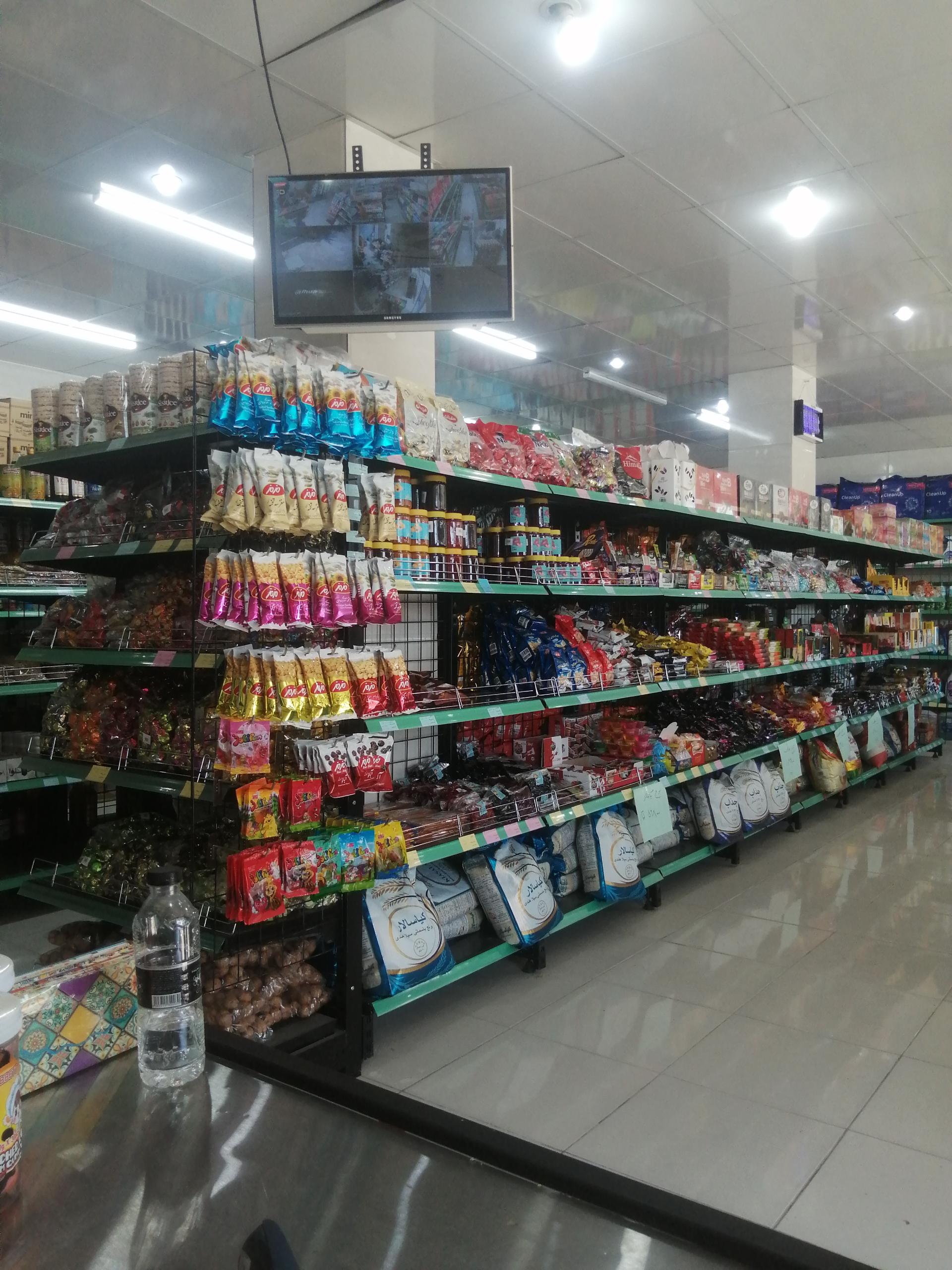 عکس هایپر حمایتی خانواده 