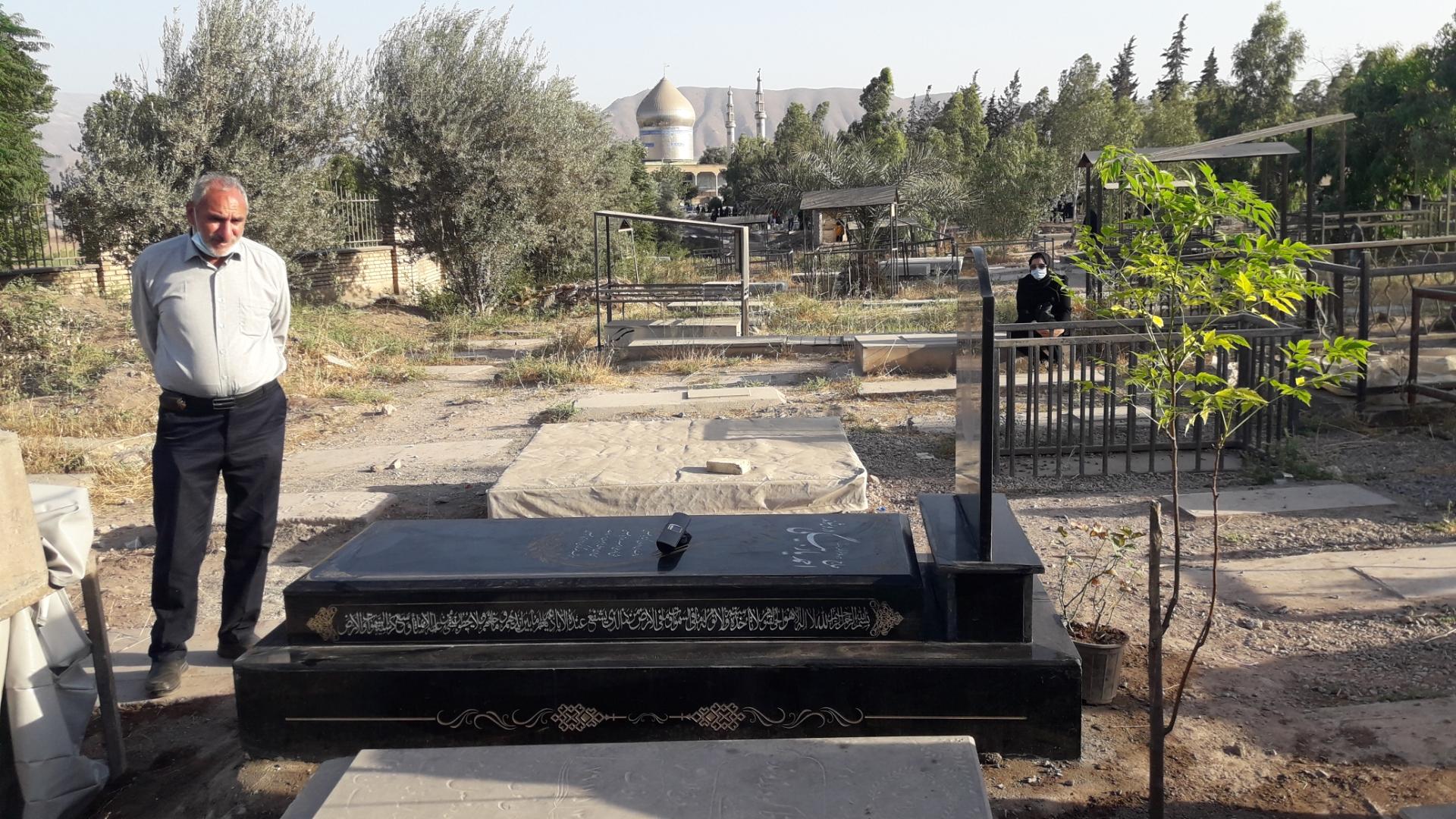 عکس مزار مرحوم حاج احمد یاربیگی درویشوند