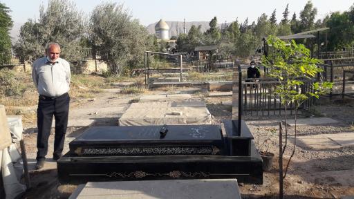 عکس مزار مرحوم حاج احمد یاربیگی درویشوند