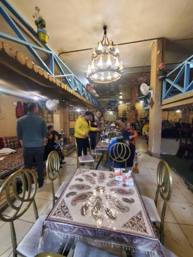 عکس کافه رستوران کوتاه قامتان ( نانیسم)