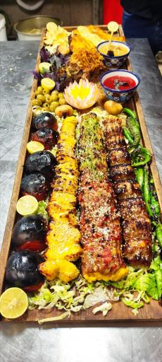 عکس باغ و رستوران طهرون