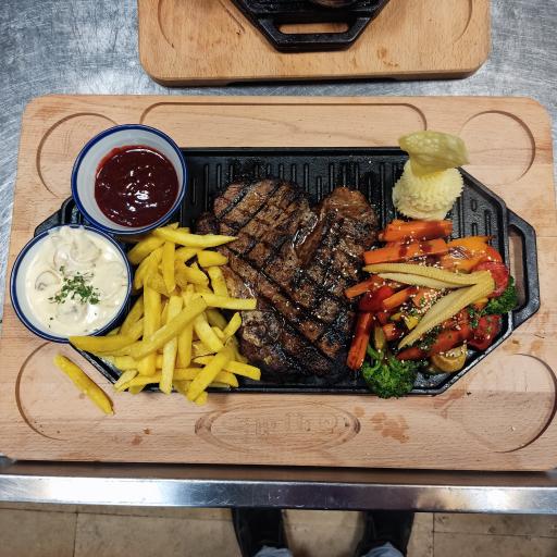 عکس باغ و رستوران طهرون