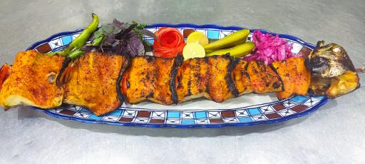 عکس باغ و رستوران طهرون